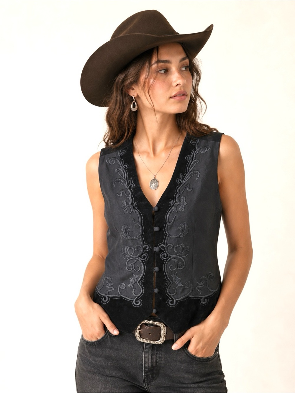 Vintage Western Black Velvet Embroidered Vest Countrycore Whimsigoth Piratecore